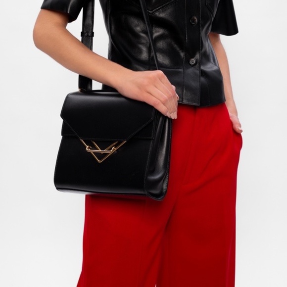 Bottega Veneta Black 'The Clip' Shoulder Bag - Picture 3 of 12